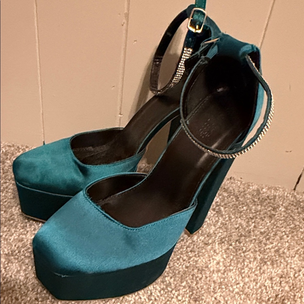 Chic Teal Platform Heels